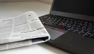 Zeitung Laptop